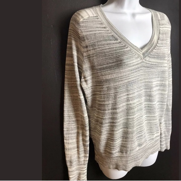Anthropologie MOTH Sweater Gray White Marled Knit VNeck Pullover Classic Staple - Picture 3 of 8